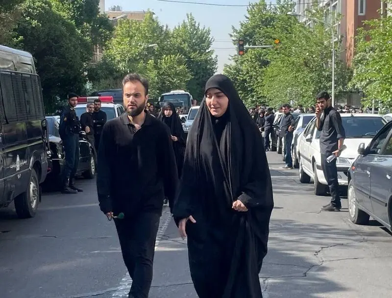 حضور زینب سلیمانی در مراسم تشییع پیکر شهدا +عکس
