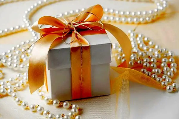 5 ایده هدیه روز زن برای نو عروس‌ها