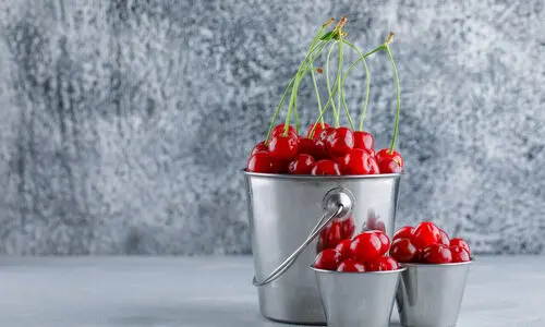 عوارض خطرناک مصرف آلبالو برای این افراد ! | آشنایی با مضرات مصرف آلبالو
