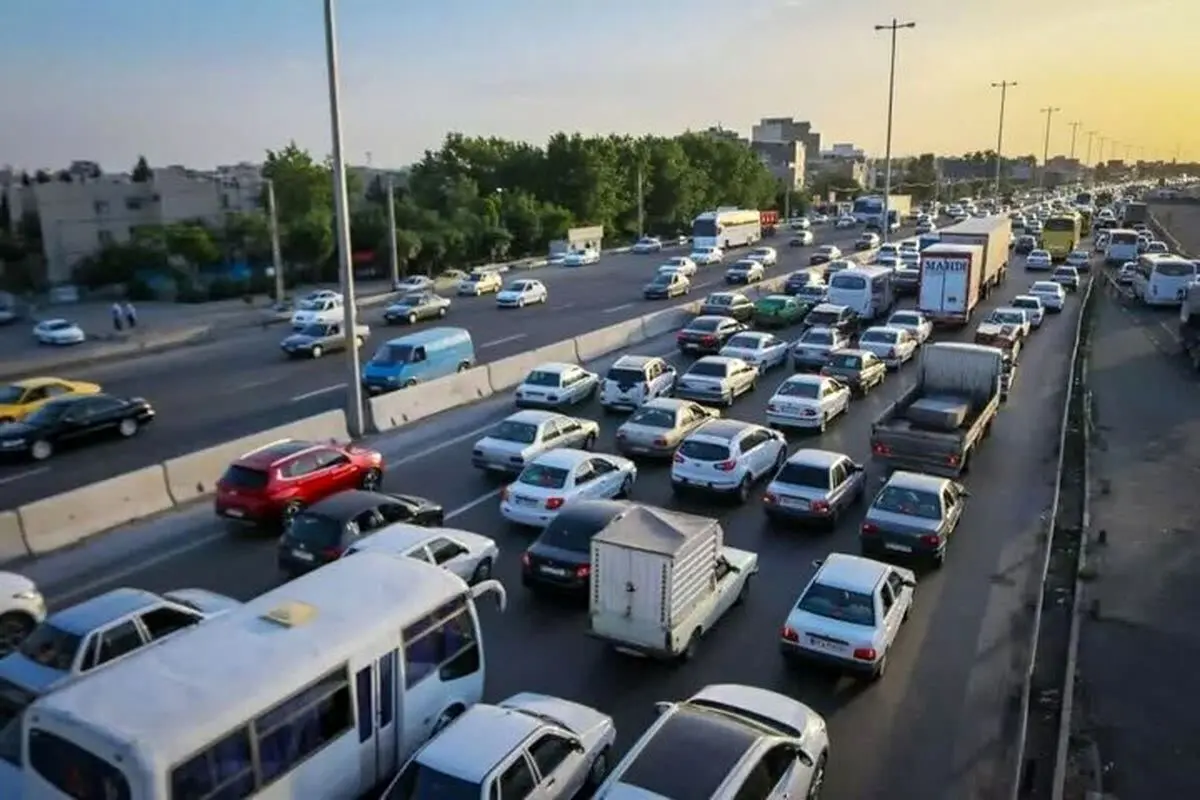 گرفتار شدن مسافران شمال در ترافیک شدید | ترافیک شدید و بارش باران در این جاده ها