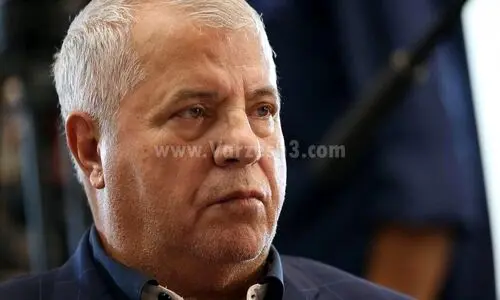 علی پروین با آمبولانس جشن قهرمانی را ترک کرد! | اقدام جالب علی پروین برای خروج از استادیوم +فیلم