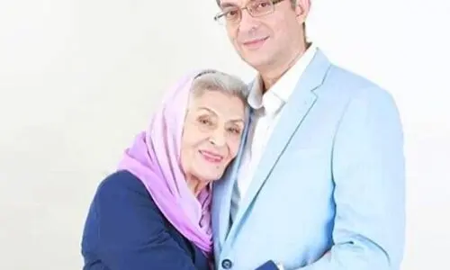 تصویر غم انگیز از پسر ژاله علو در مراسم تشییع مادرش + عکس