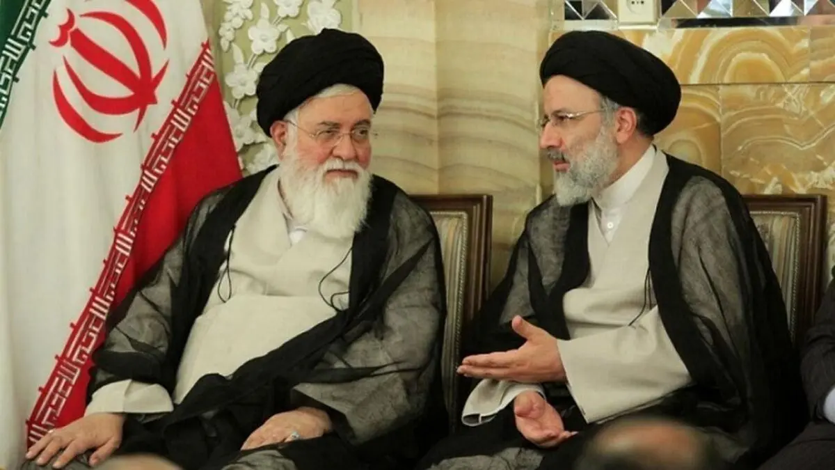 وداع تلخ علم الهدی با دامادش | تصویری از سوگواری پدر زن ابراهیم رئیسی