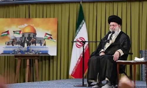 رهبر انقلاب: ۱۳ آبان ۵۸ ضربه ملت ایران به آمریکا بود