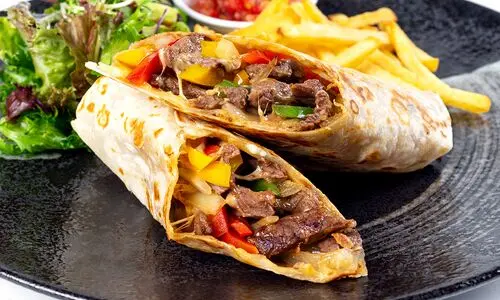 طرز تهیه شاورمای اصل با سس مخصوص | این ساندویچ را حتما درست کنید + فیلم