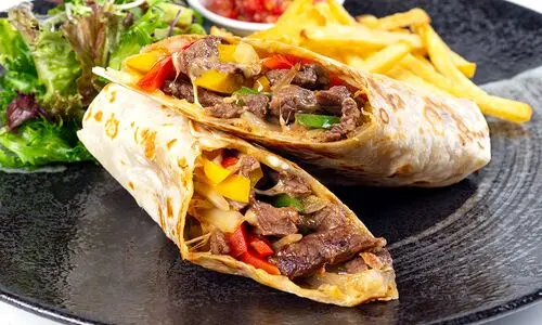طرز تهیه شاورمای اصل با سس مخصوص | این ساندویچ را حتما درست کنید + فیلم