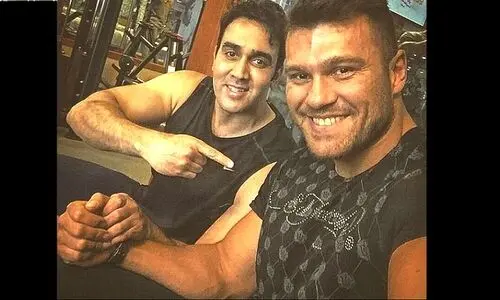 عکس پوریا پورسرخ با مادر جوانش | مادر آقا پوریا جای خواهرشونه