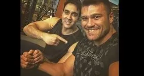 عکس پوریا پورسرخ با مادر جوانش | مادر آقا پوریا جای خواهرشونه