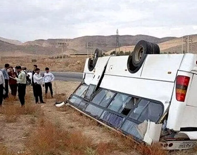 واژگونی مینی‌بوس دانش آموزان مدرسه تیزهوشان | 7 نفر مجروح شدند 