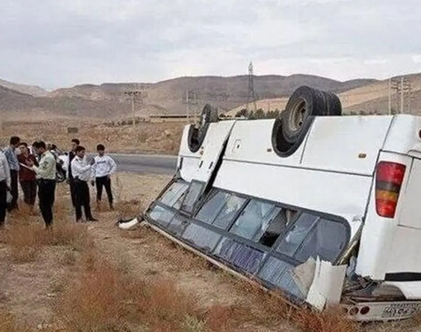 واژگونی مینی‌بوس دانش آموزان مدرسه تیزهوشان | 7 نفر مجروح شدند 