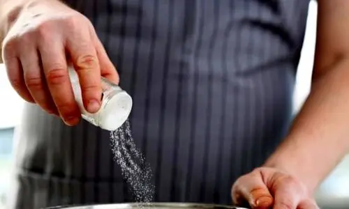 هشدار جدی درباره آشپزی با نمک دریا و ظروف مسی !
