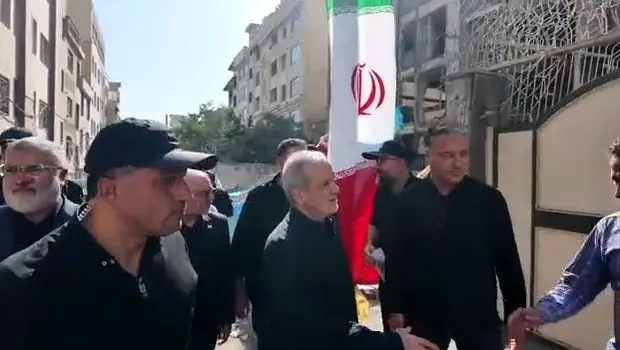 حضور پزشکیان در مناطق مسکونی تخریب شده در حمله اسرائیل