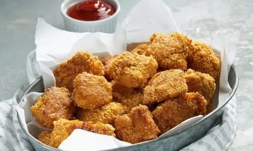 طرز تهیه ناگت مرغ خانگی مرحله به مرحله | این ناگت را حتما برای بچه ها درست کنید + فیلم