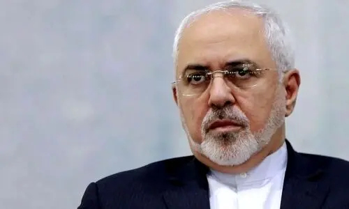 ظریف با کلاه متفاوت در مراسم تشییع پیکر شهدای حمله اسرائیل به ایران + عکس