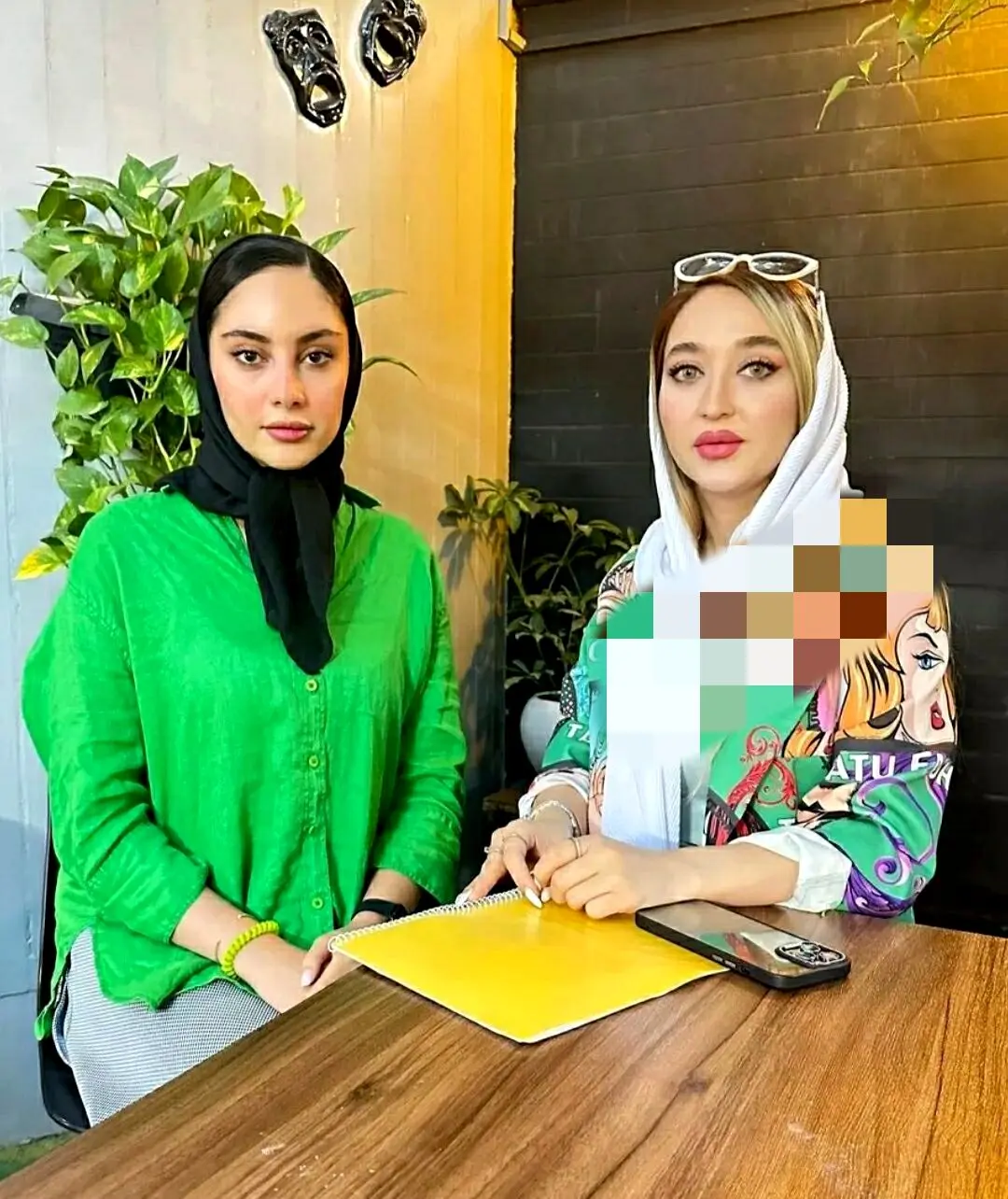 تیپ زیبا ترلان پروانه با مینی اسکارف خیلی شیک
