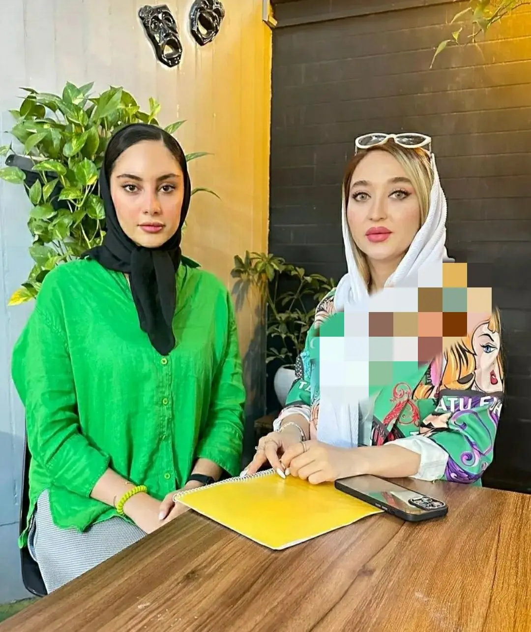 تیپ زیبا ترلان پروانه با مینی اسکارف خیلی شیک
