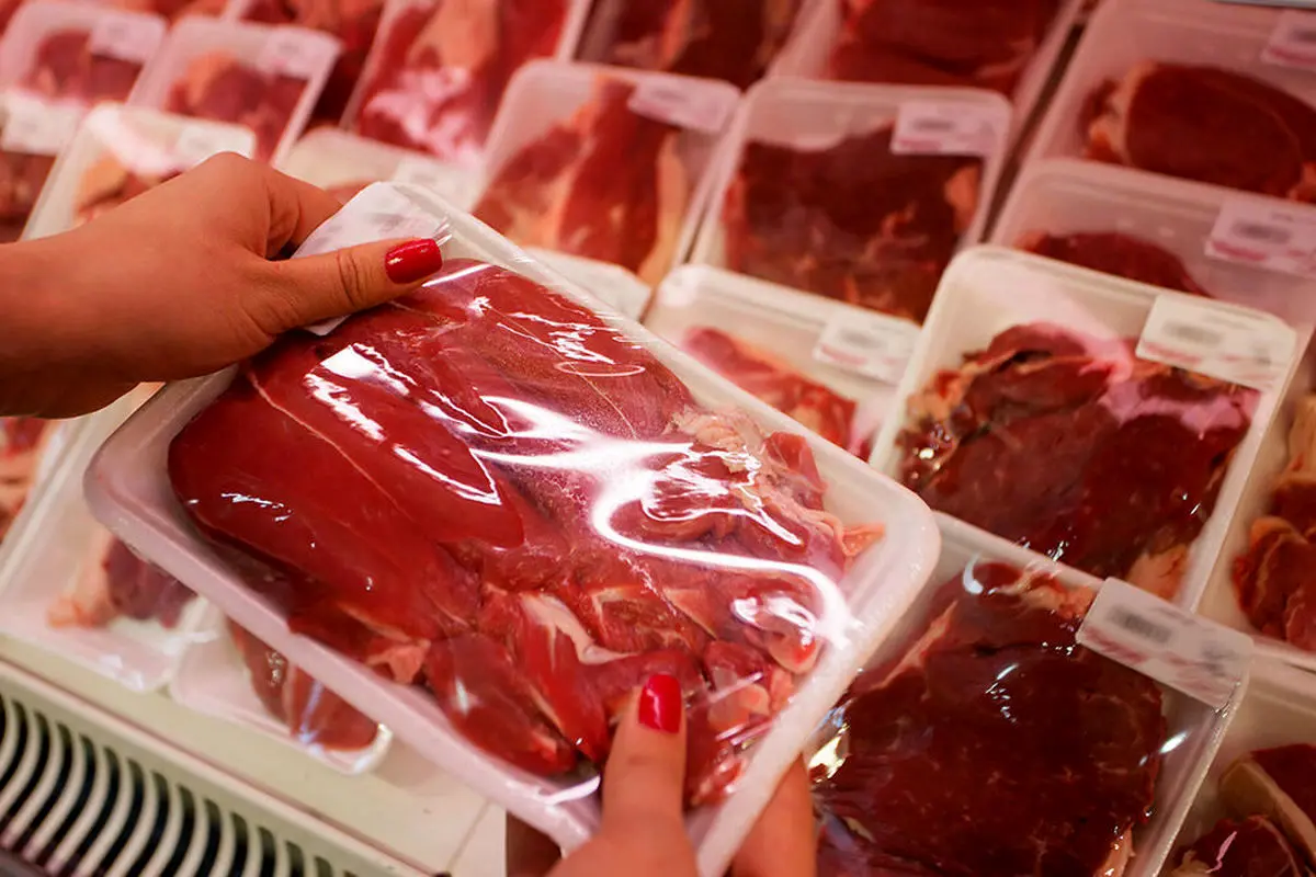 قیمت گوشت قرمز در مغازه ها و تنظیم بازاری | شقه گوسفندی کیلویی 759 هزار تومان 