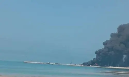 انفجار و آتش سوزی مهیب در بندر بوشهر + فیلم