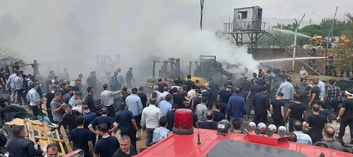 آتش‌سوزی وحشتناک انبار لاستیک در شهریار + تصاویر