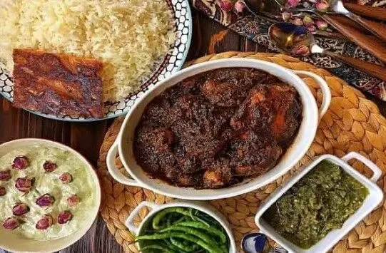 طرز تهیه مرغ ترش اصیل گیلانی | جایگزین سبزی مرغ ترش چیست ؟