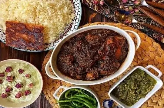 طرز تهیه مرغ ترش اصیل گیلانی | جایگزین سبزی مرغ ترش چیست ؟