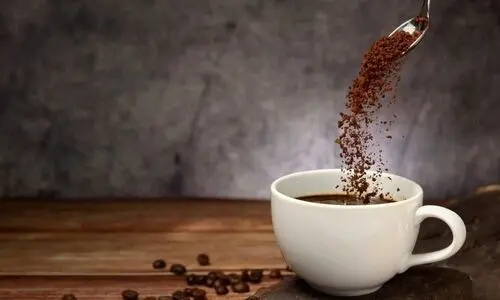 ۱۰ دارویی که هیچوقت نباید همراه با نوشیدن قهوه مصرف کنید