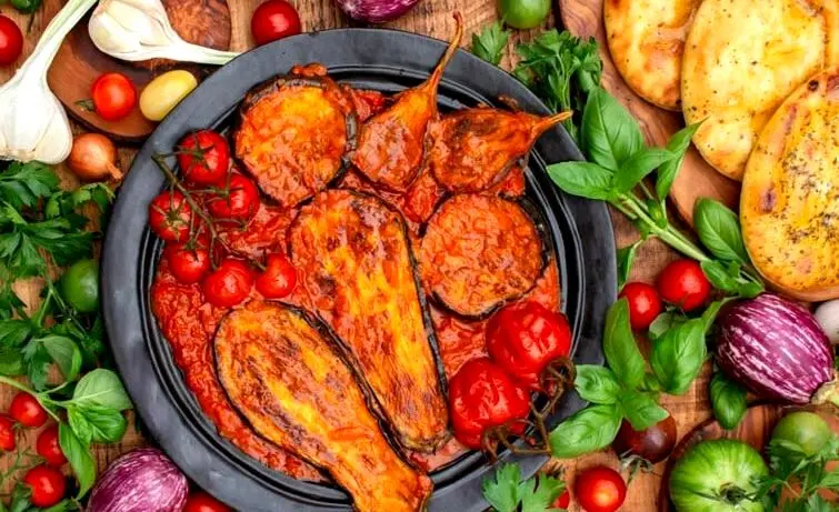 سه سوته با بادمجان و گوشت چرخ کرده یک غذای لذیذ درست کنید ! | طرز تهیه قرمه بادمجان خوشمزه + نکات مفید