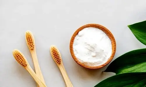 آیا مسواک زدن با جوش شیرین بی‌خطر است ؟ | نکات ایمنی برای مسواک زدن با جوش شیرین
