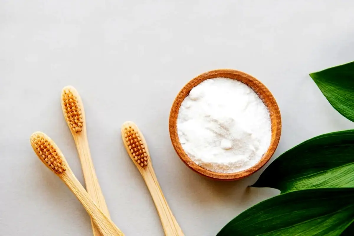 آیا مسواک زدن با جوش شیرین بی‌خطر است ؟ | نکات ایمنی برای مسواک زدن با جوش شیرین