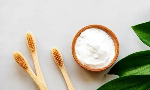 آیا مسواک زدن با جوش شیرین بی‌خطر است ؟ | نکات ایمنی برای مسواک زدن با جوش شیرین