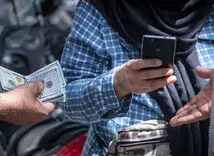 قیمت دلار و یورو در بازار آزاد امروز ۴ مردادماه ۱۴۰۴ | کاهش ۳۰۰ تومانی قیمت دلار آزاد
