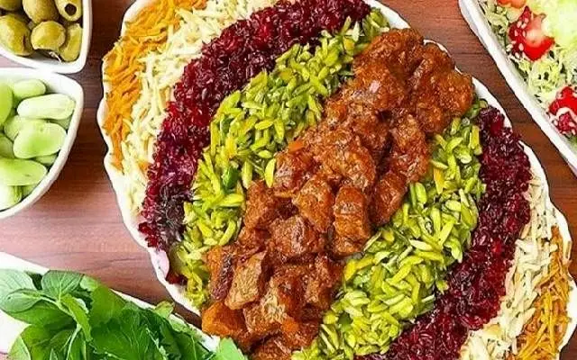 طرز تهیه پسته پلو کرمانی (پسته پلو قاجاری) | فوت و فن‌های خوشمزه شدن پسته پلو کرمانی