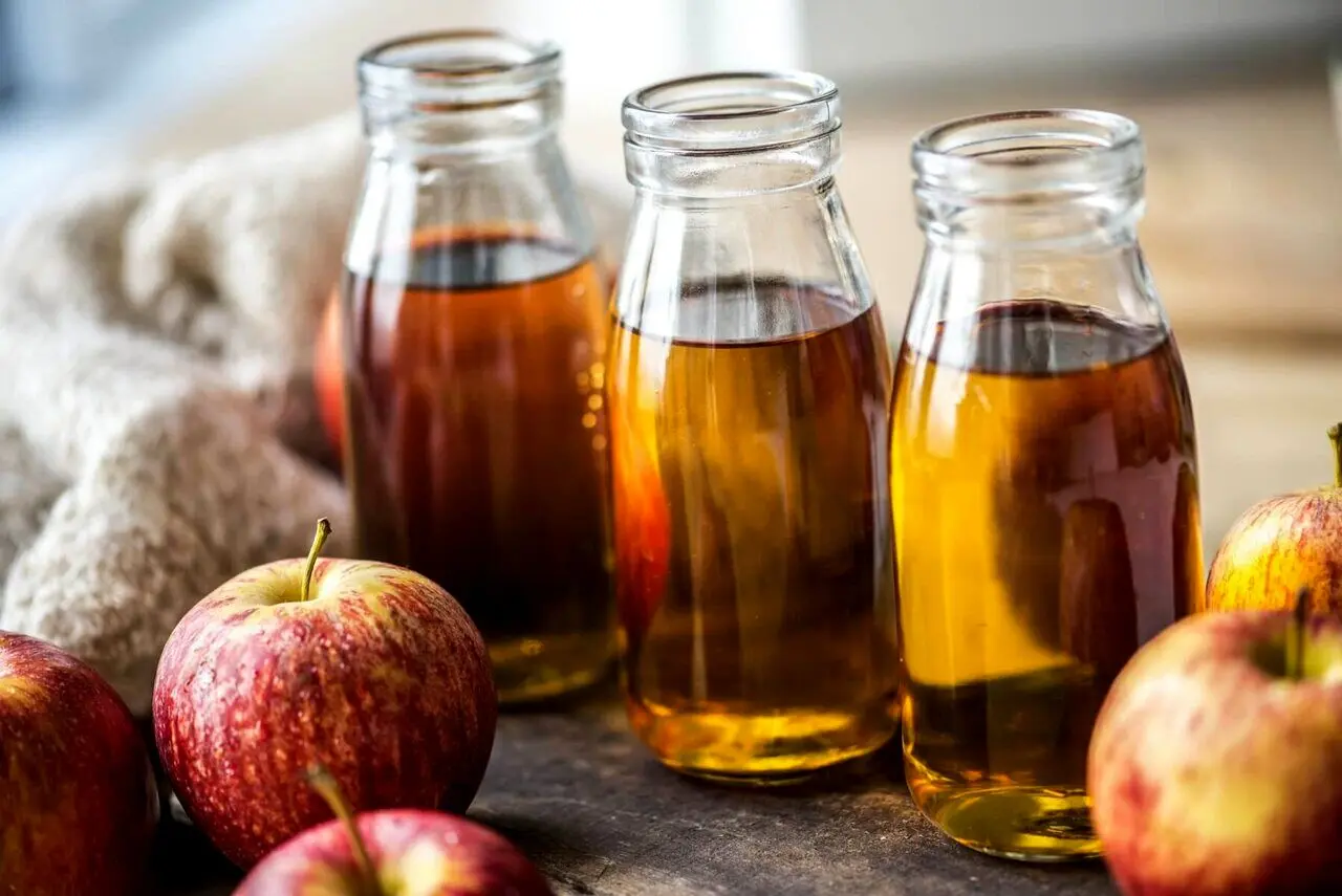 روغن هسته سیب برای چی خوبه ؟ | آبرسانی و کلاژن سازی پوست با این روغن