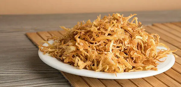 طرز تهیه پیاز داغ برای فریزر با ماندگاری بالا | ترفندهای آشپزی برای نگهداری طولانی‌مدت پیاز داغ | مدت‌ نگهداری پیاز داغ در فریزر چقدر ؟