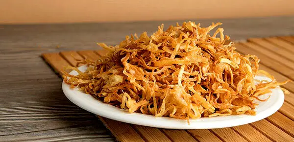 طرز تهیه پیاز داغ برای فریزر با ماندگاری بالا | ترفندهای آشپزی برای نگهداری طولانی‌مدت پیاز داغ | مدت‌ نگهداری پیاز داغ در فریزر چقدر ؟