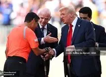 عکس یادگاری ترامپ با فغانی و انداختن مدال به گردنش