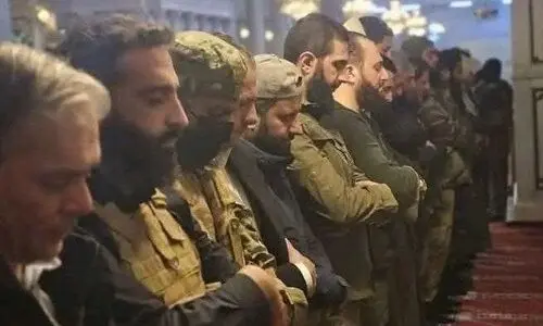 اقامه نماز جماعت جولانی در مسجد اموی دمشق +عکس