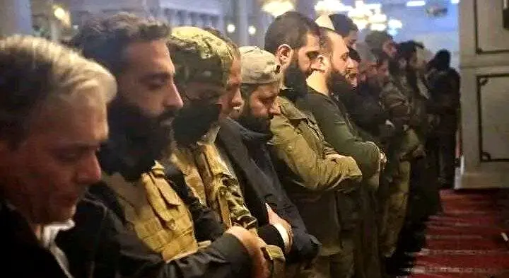 اقامه نماز جماعت جولانی در مسجد اموی دمشق +عکس