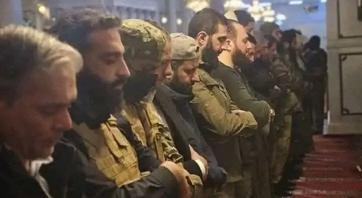 اقامه نماز جماعت جولانی در مسجد اموی دمشق +عکس
