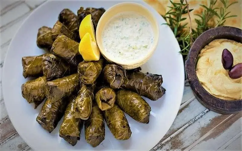 تا بهار تمام نشده دلمه برگ مو تبریزی درست کنید | فوت و فن‌های پخت دلمه برگ مو به سبک تبریزی ها !