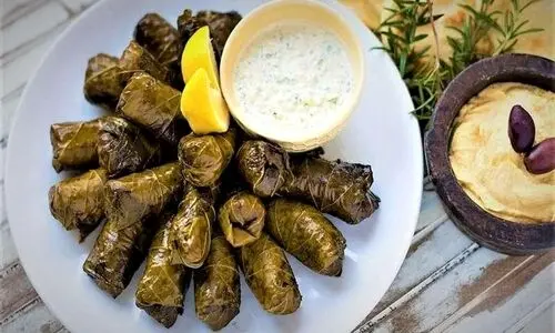 تا بهار تمام نشده دلمه برگ مو تبریزی درست کنید | فوت و فن‌های پخت دلمه برگ مو به سبک تبریزی ها !