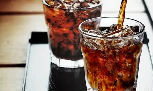 کدام یک برای بدن خطرناک تره ، نوشابه یا شکلات ؟