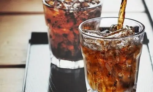 کدام یک برای بدن خطرناک تره ، نوشابه یا شکلات ؟