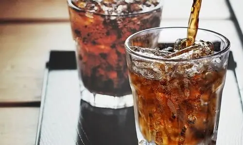 کدام یک برای بدن خطرناک تره ، نوشابه یا شکلات ؟