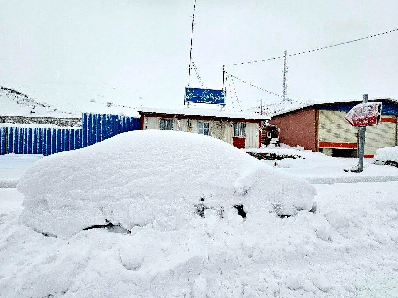 دفن شدن خودروها زیر برف سنگین | کولاک شدید برف در پیرانشهر + تصاویر