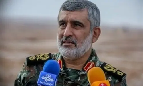 فرزند شهید سردار حاجی زاده در آغوش مخبر +فیلم
