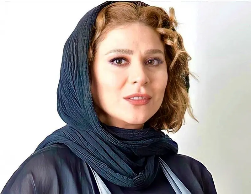 رونمایی سحر دولتشاهی از انگشتر میلیاردیش | خانم با این تیپ گنگش همه رو آچمز کرد