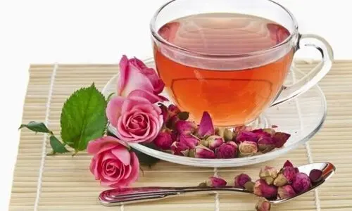 به جای حجامت با این دمنوش خون تان را رقیق کنید  | خواص شگفت انگیز دمنوش آویشن و عناب