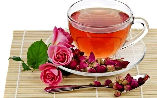 به جای حجامت با این دمنوش خون تان را رقیق کنید  | خواص شگفت انگیز دمنوش آویشن و عناب