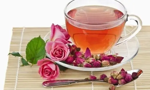 به جای حجامت با این دمنوش خون تان را رقیق کنید  | خواص شگفت انگیز دمنوش آویشن و عناب